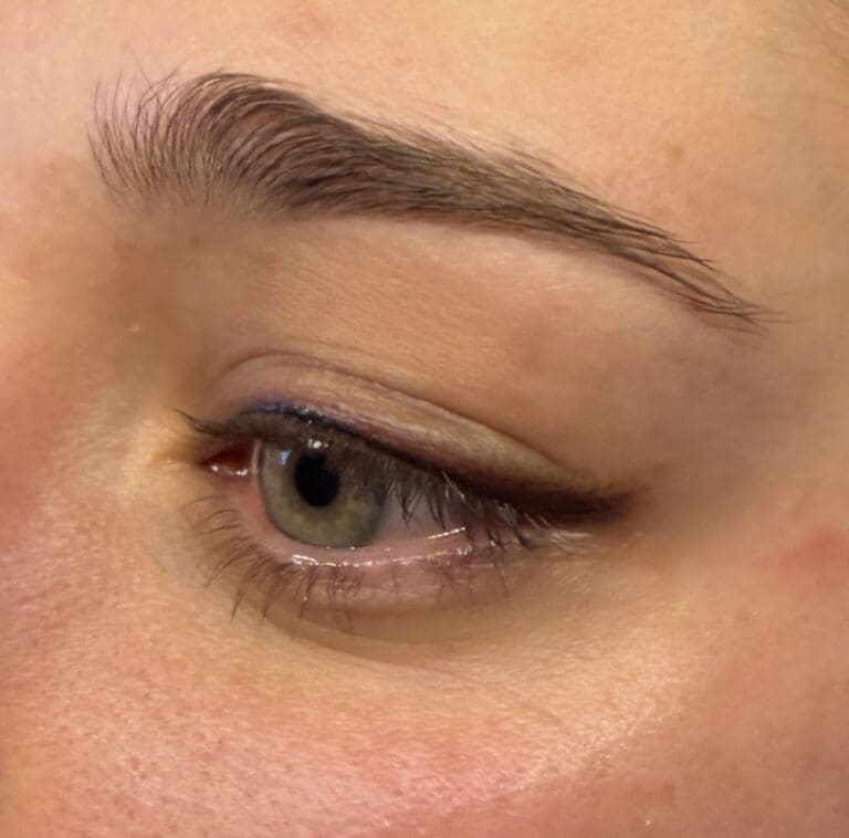 Contour des yeux
